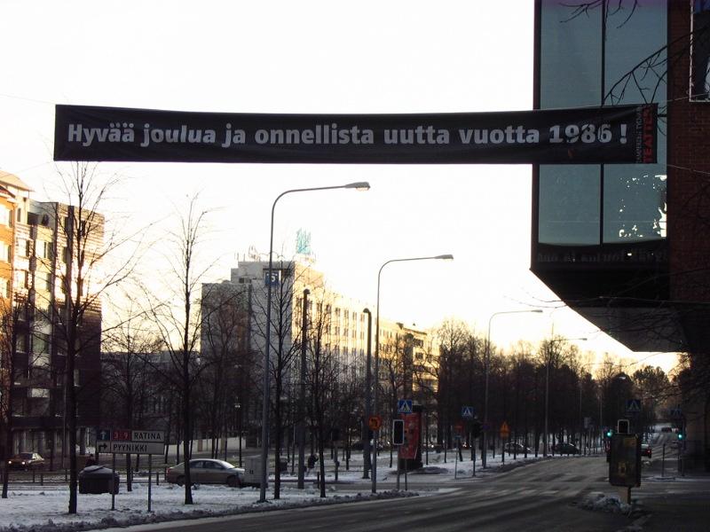 ...ajassa elävä ihminen. Kuva on otettu Hämeenpuistossa joulukuussa <b>2008</b>...

